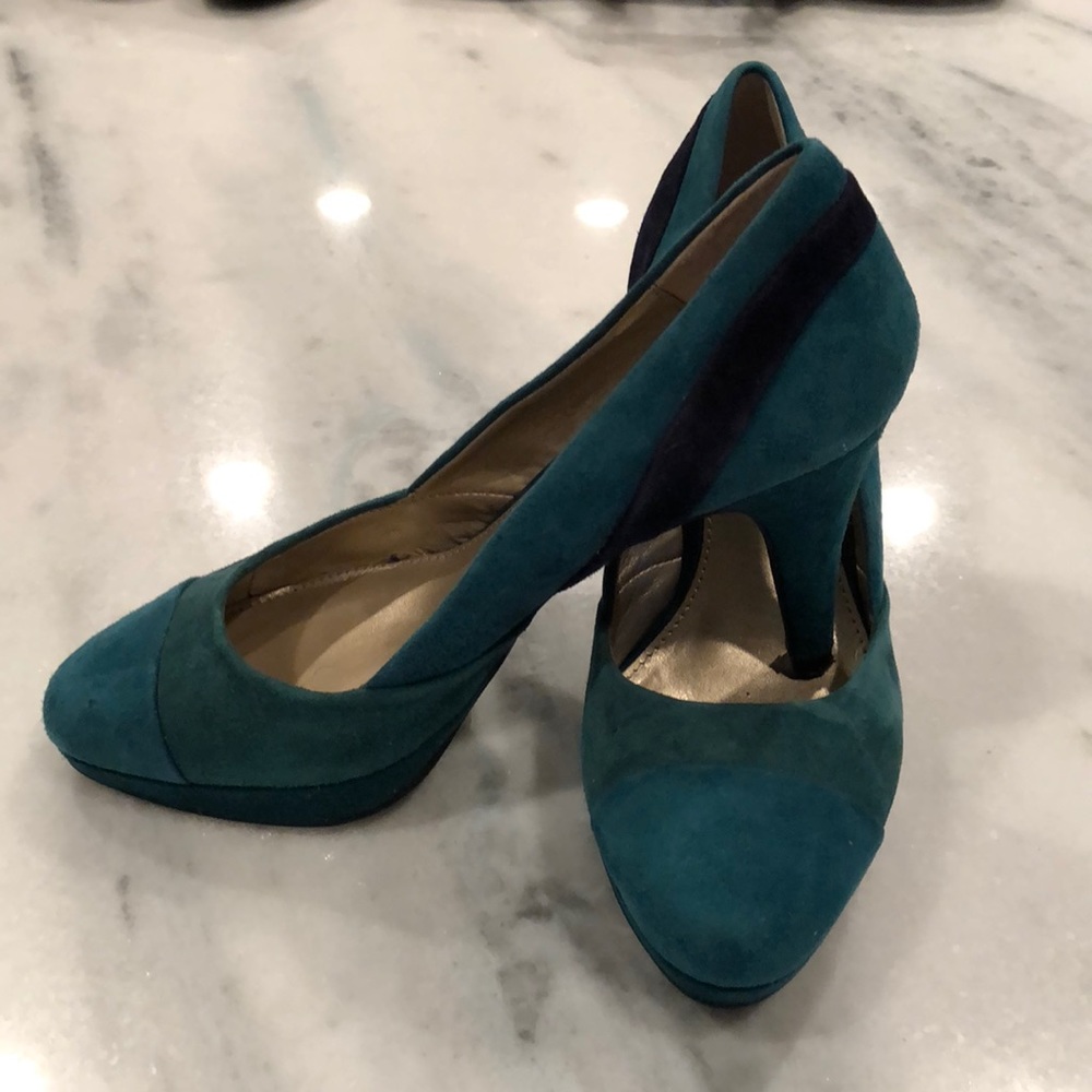 Bandolino Teal and Navy blue platform pumps